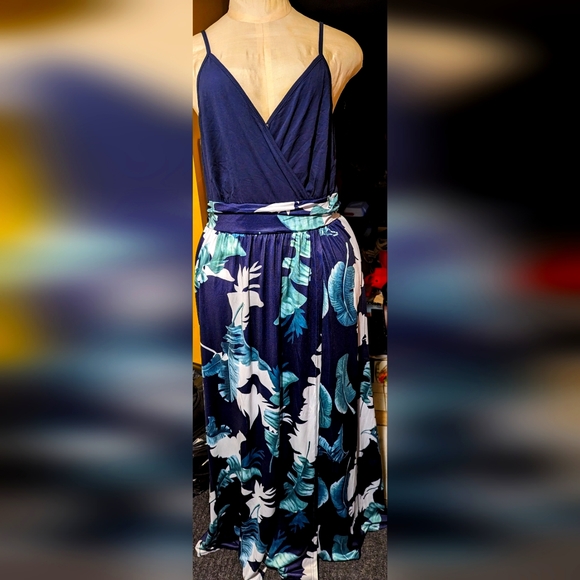 Gorgeous, sexy, flowy maxi dress size L BNWT - Picture 1 of 3